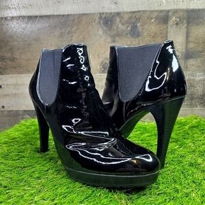 STUART WEITZMAN Patent Leather Chelsea Boots size 9.5